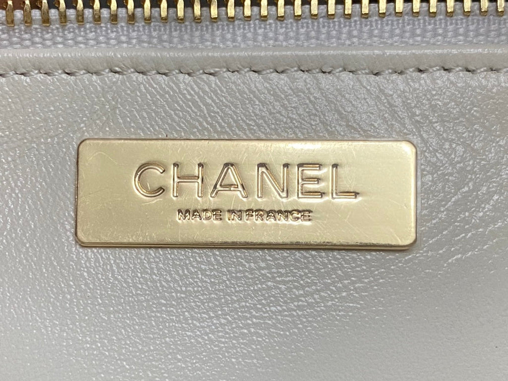CHANEL MINI 23 SHOPPING BAG IN WHITE CALFSKIN
