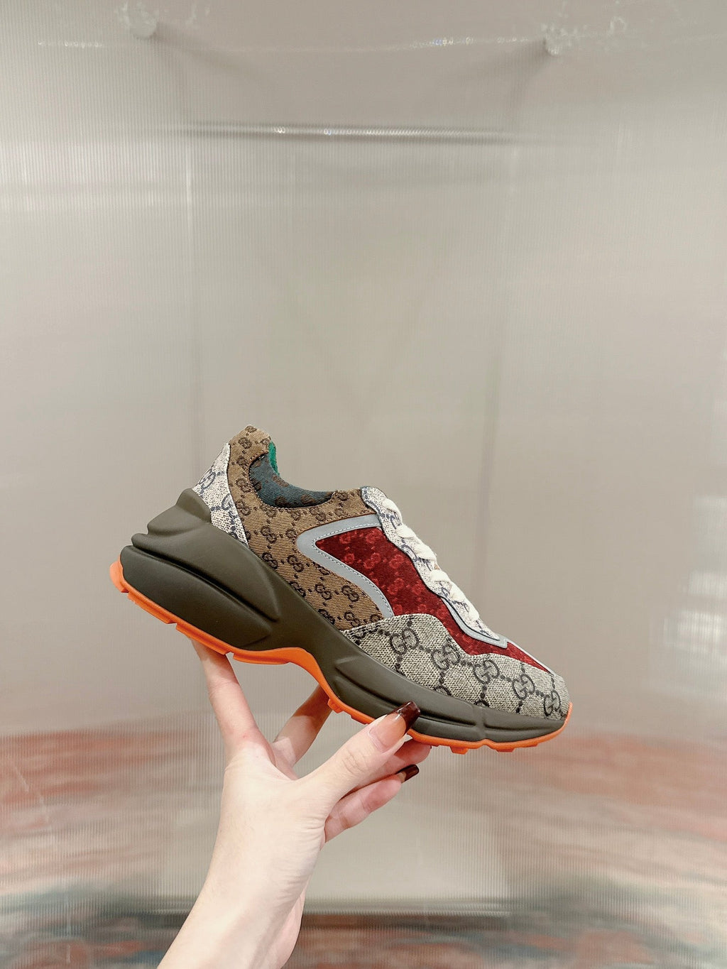 GUCCI RHYTON TRAINER LIGHT GRAY AND SCARLET CALFSKIN