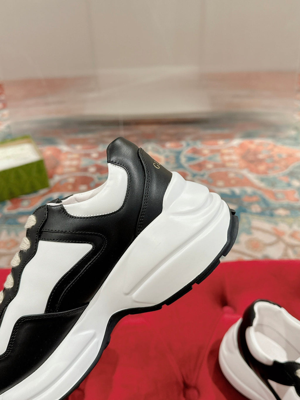 GUCCI RHYTON TRAINER BLACK AND WHITE CALFSKIN