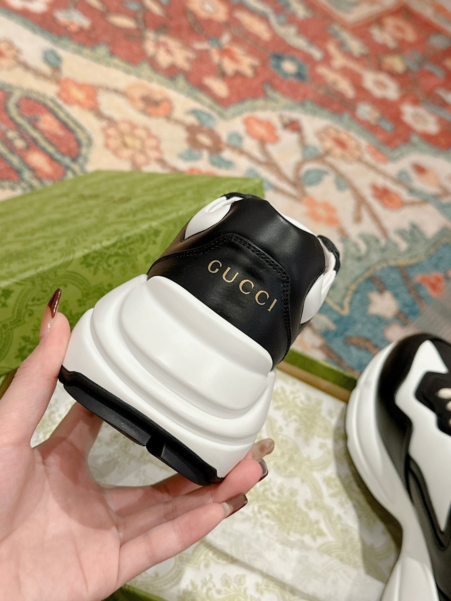 GUCCI RHYTON TRAINER BLACK AND WHITE CALFSKIN