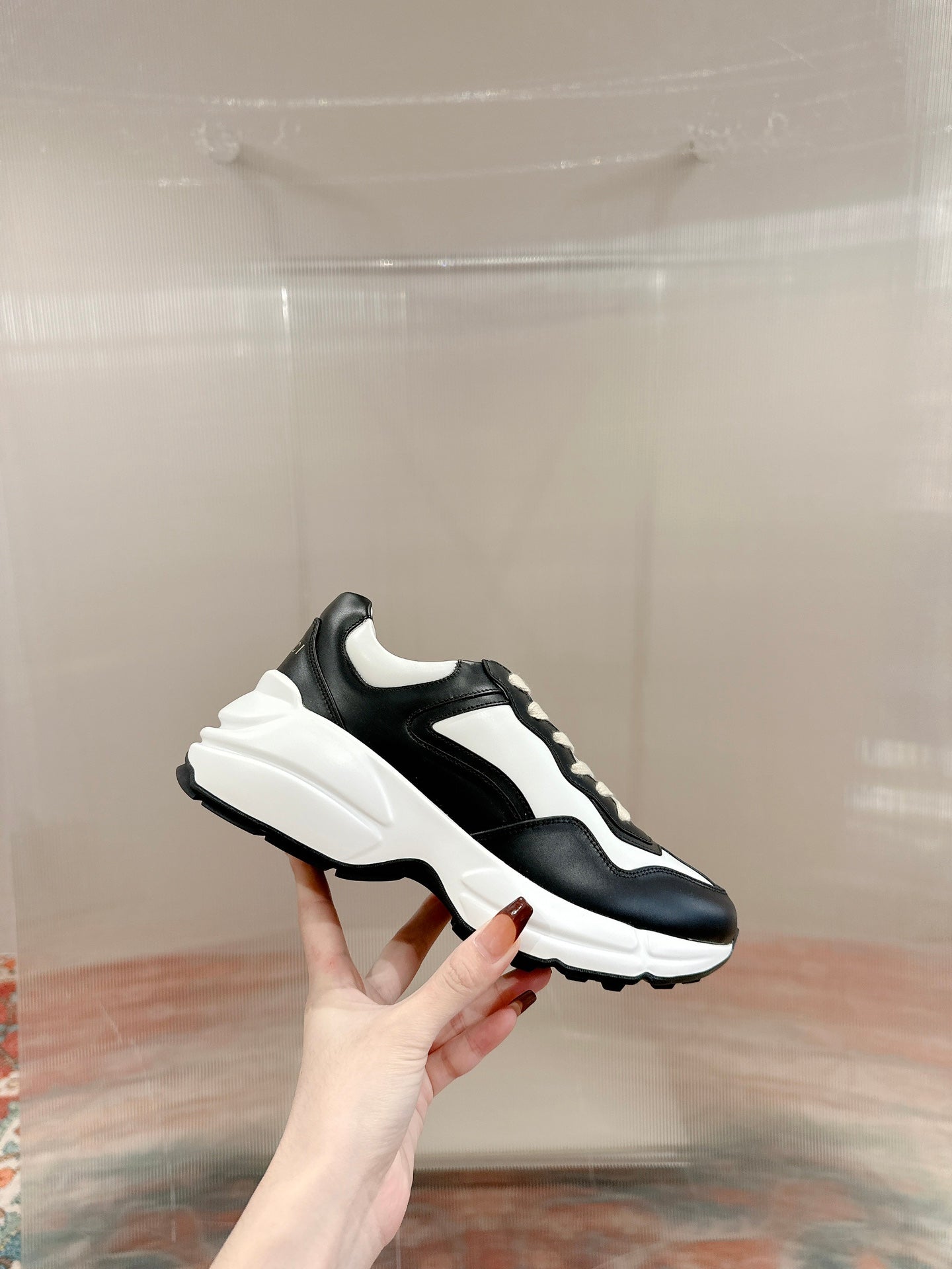 GUCCI RHYTON TRAINER BLACK AND WHITE CALFSKIN