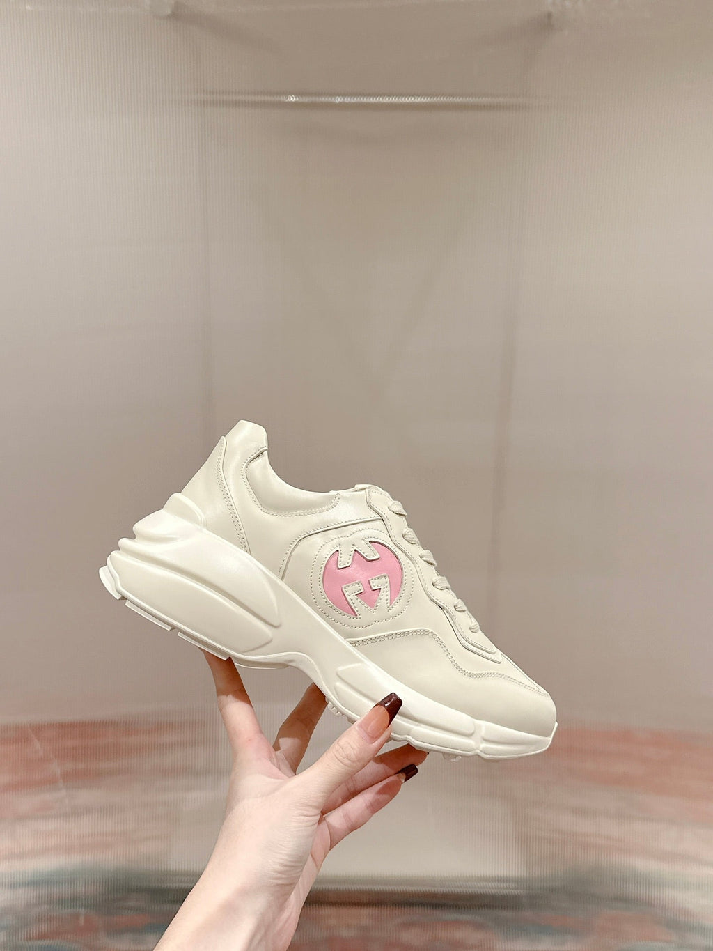 GUCCI RHYTON TRAINER WHITE CALFSKIN WITH NAVY LOGO