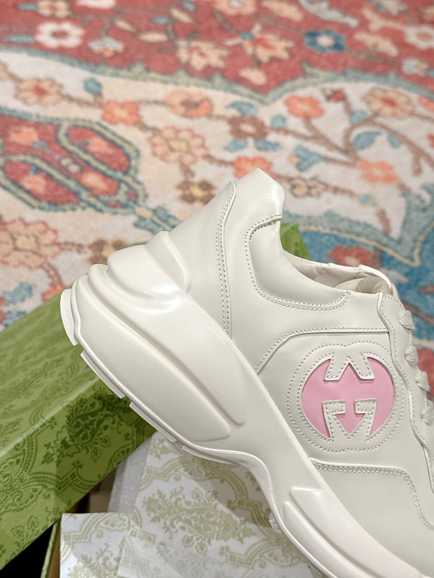 GUCCI RHYTON TRAINER WHITE CALFSKIN WITH NAVY LOGO