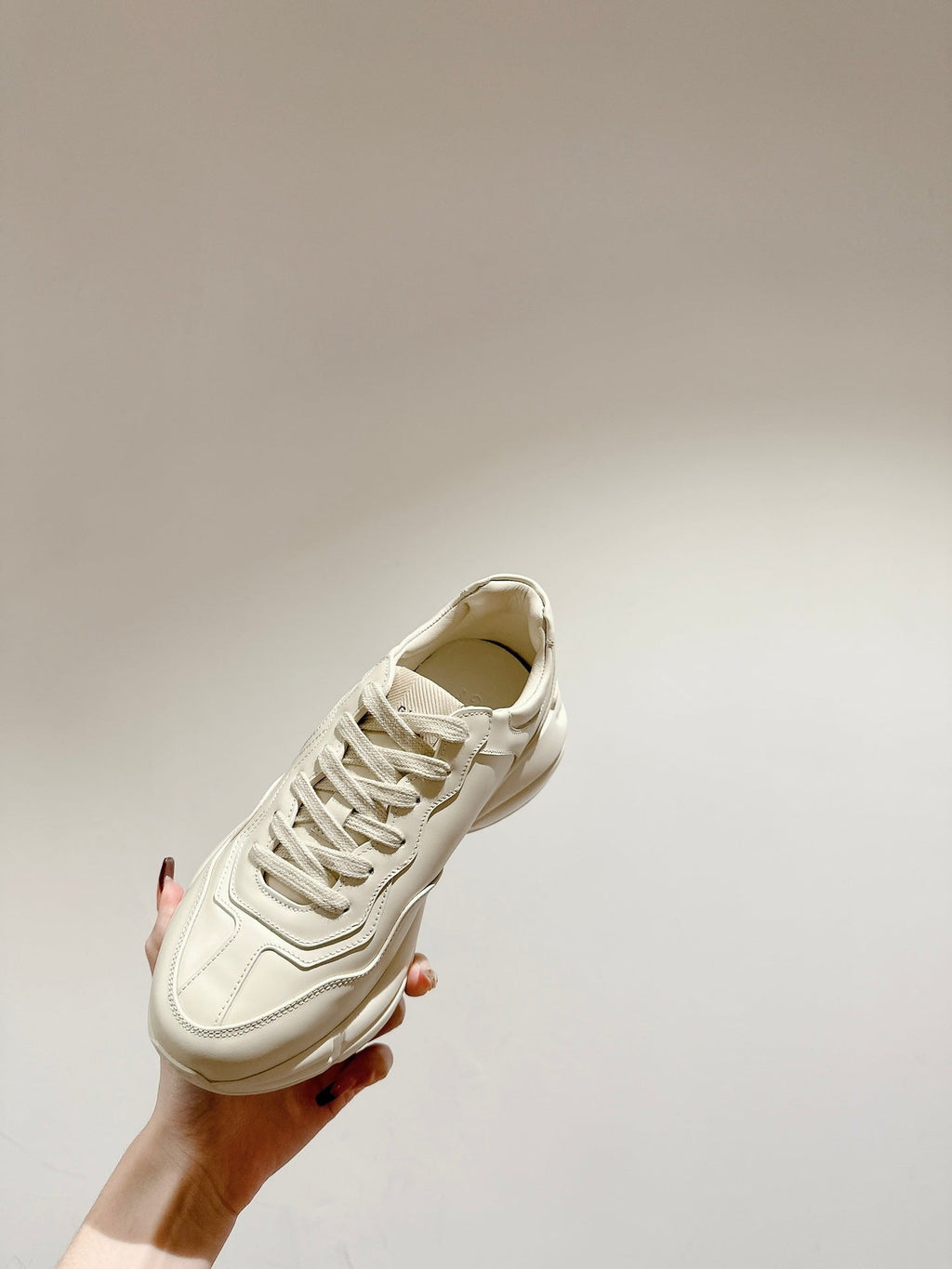 GUCCI RHYTON TRAINER WHITE CALFSKIN WITH NAVY LOGO