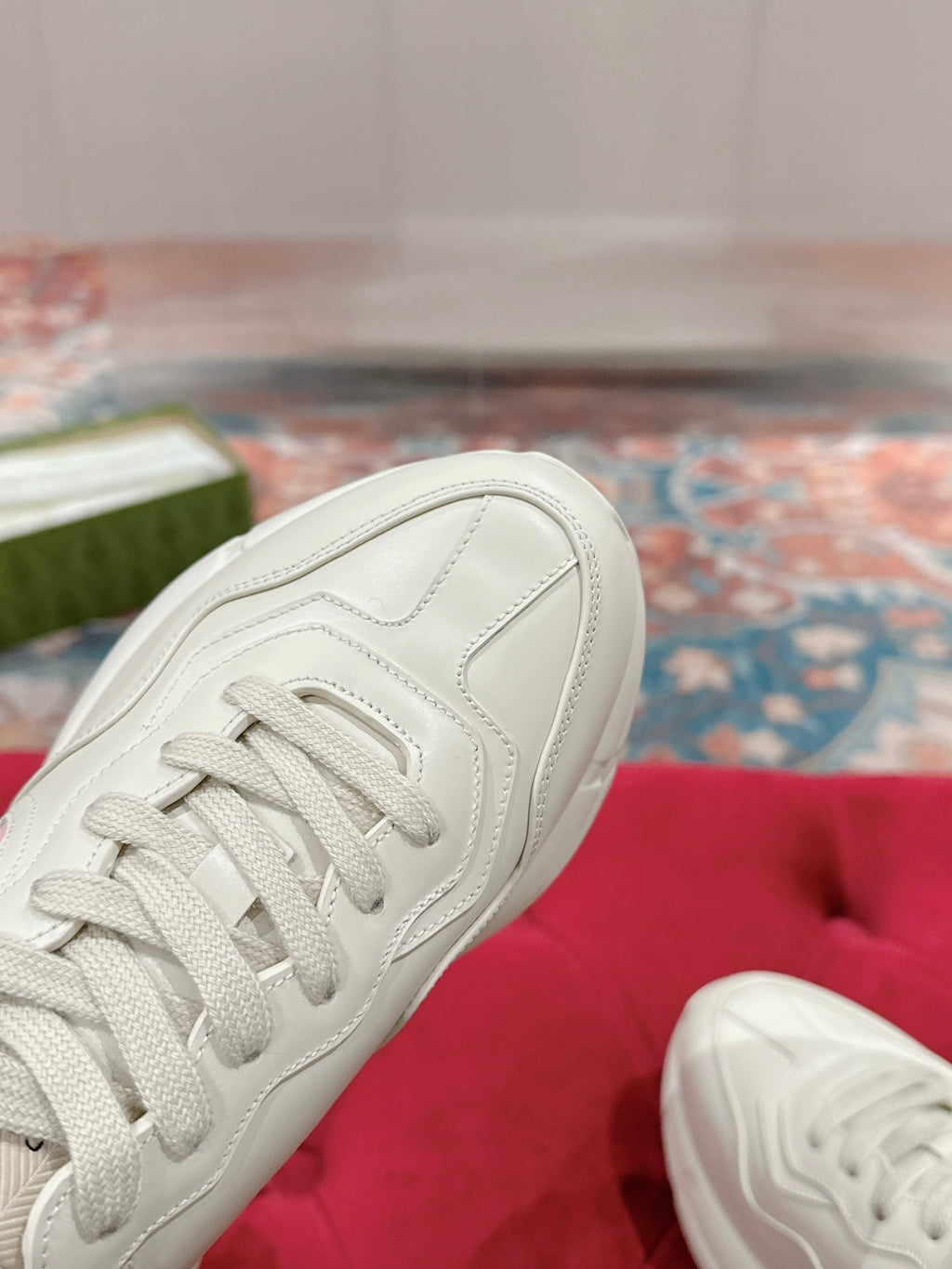 GUCCI RHYTON TRAINER WHITE CALFSKIN WITH NAVY LOGO