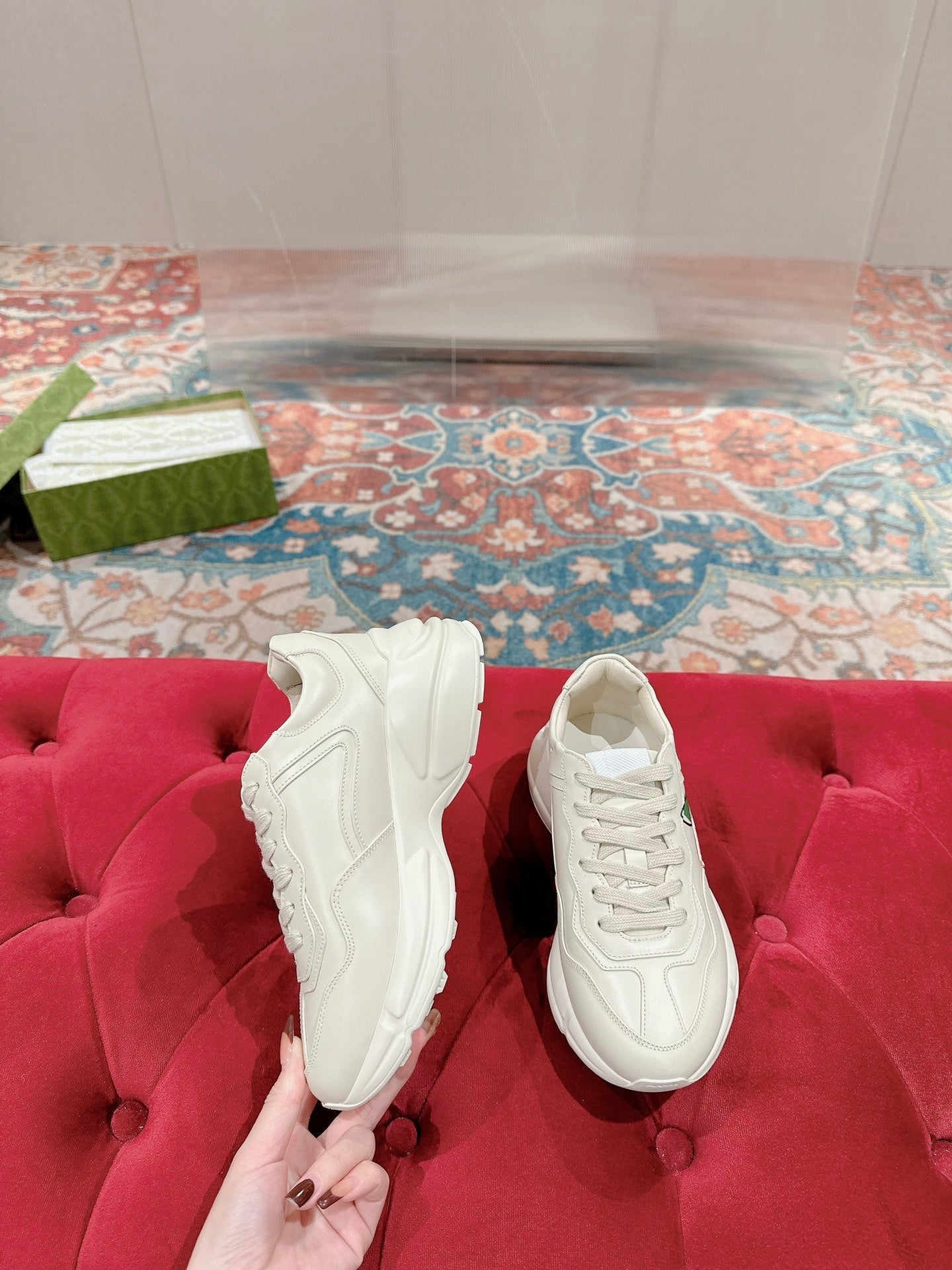 GUCCI RHYTON TRAINER WHITE CALFSKIN WITH APPLE MOTIF