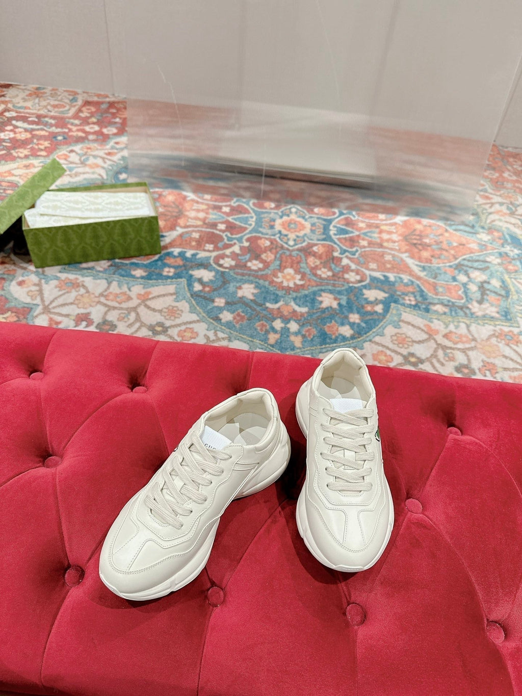 GUCCI RHYTON TRAINER WHITE CALFSKIN WITH APPLE MOTIF