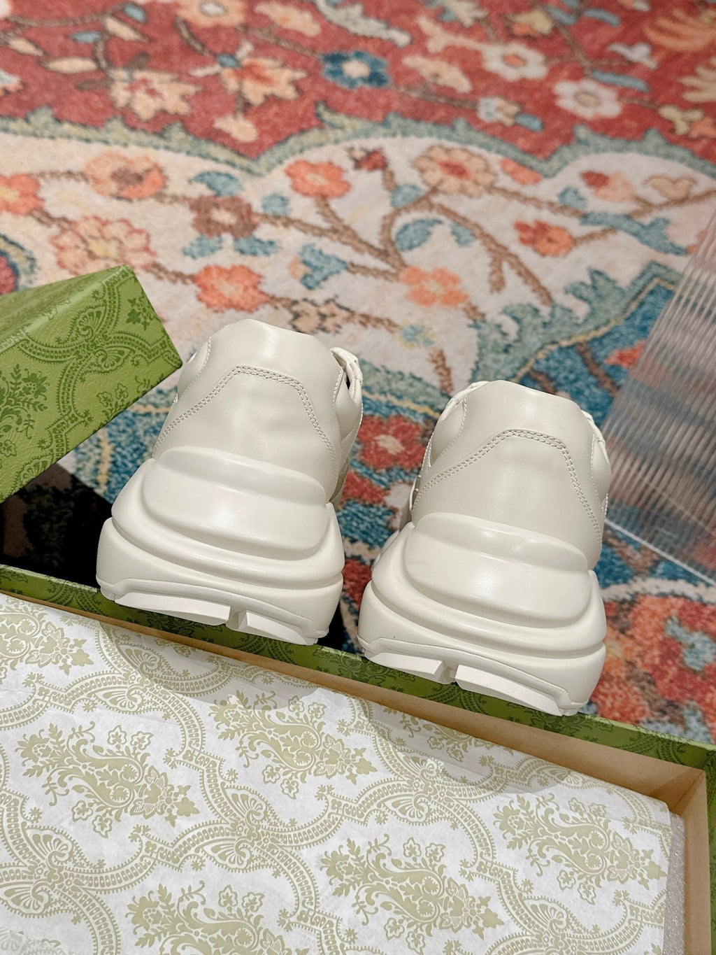 GUCCI RHYTON TRAINER WHITE CALFSKIN WITH APPLE MOTIF