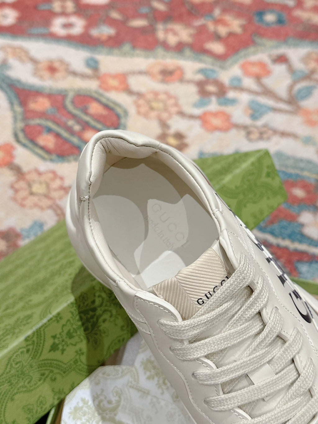 GUCCI RHYTON TRAINER WHITE CALFSKIN WITH BEAR MOTIF