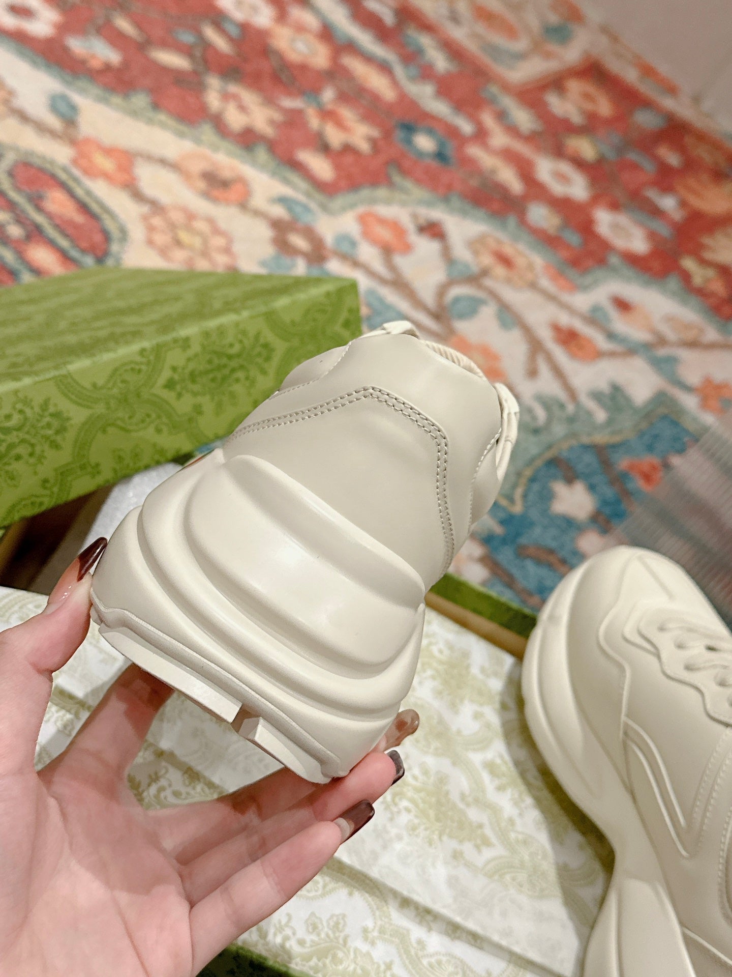 GUCCI RHYTON TRAINER WHITE CALFSKIN WITH BEAR MOTIF