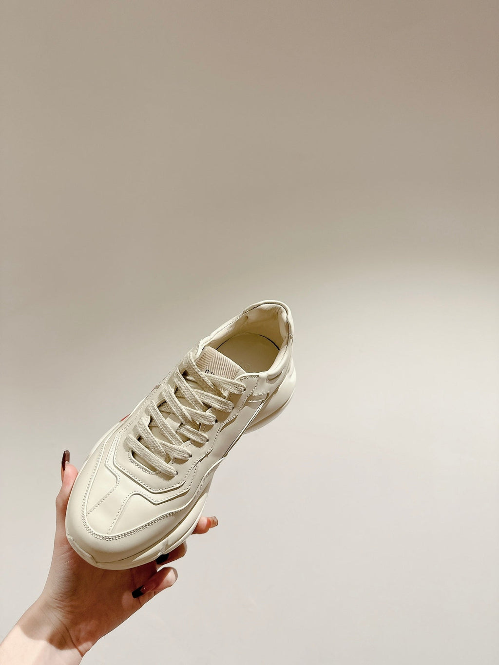 GUCCI RHYTON LOGO TRAINER WHITE CALFSKIN WITH TIGER MOTIF