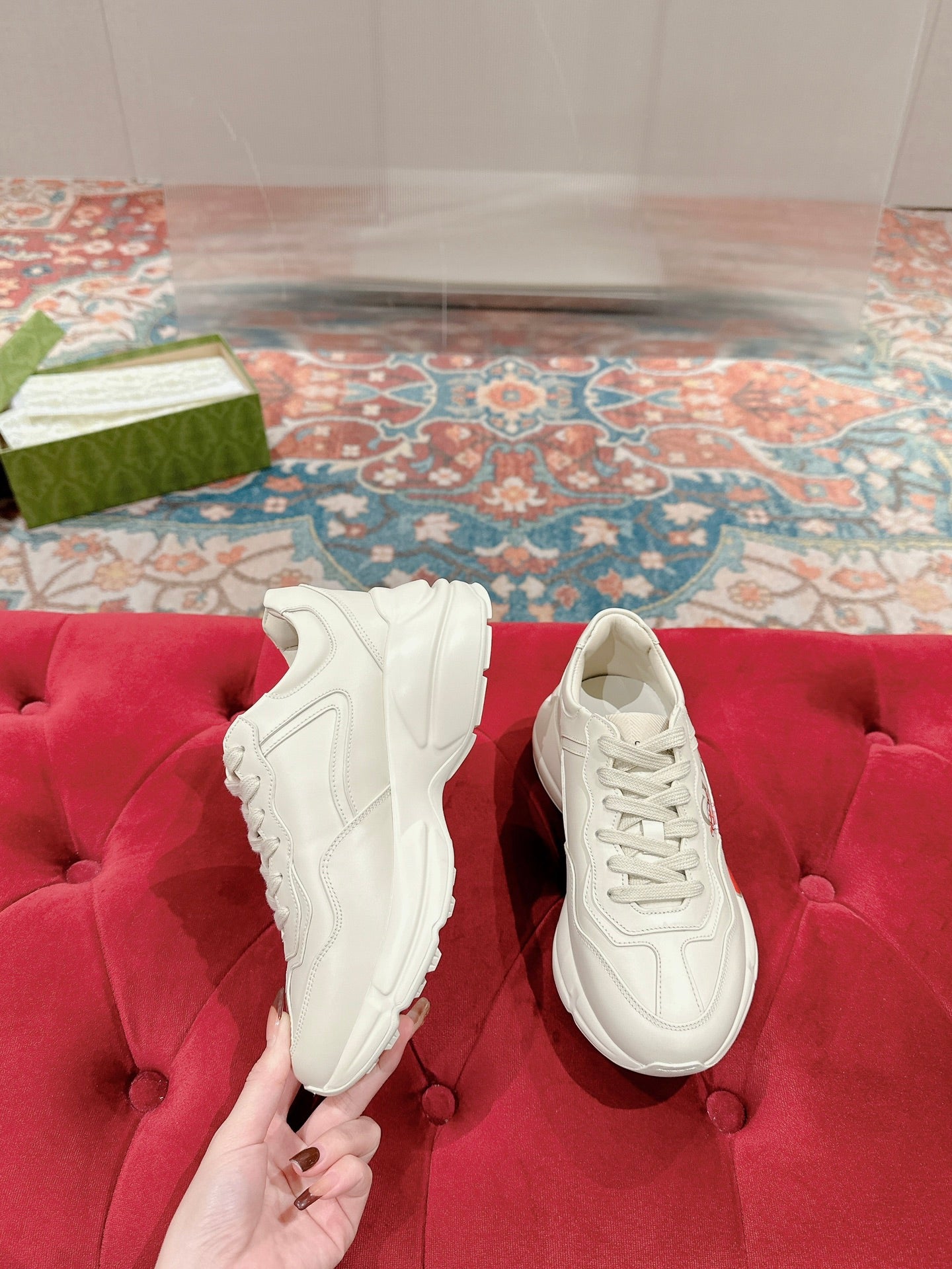 GUCCI RHYTON LOGO TRAINER WHITE CALFSKIN WITH TIGER MOTIF