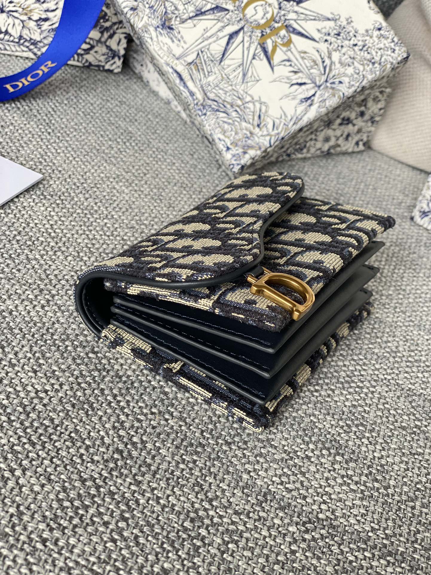 SADDLE LOTUS WALLET 11 IN BLACK MONOGRAM OBLIQUE JACQUARD