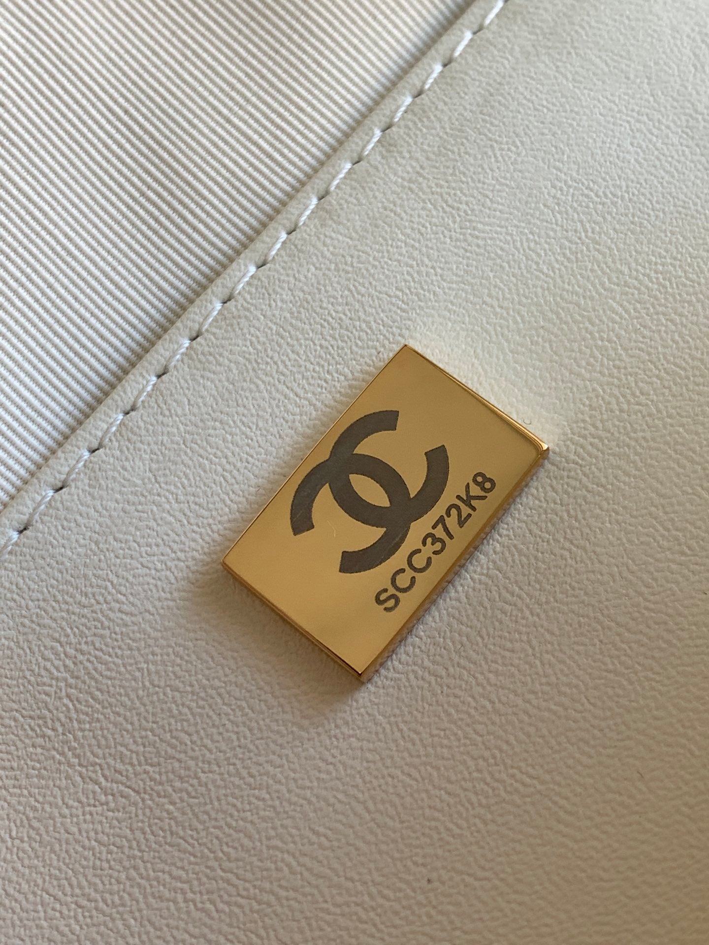 CHANEL CLASSIC MINI 20 CLUTCH WITH STRAP IN GLOSSY WHITE CALFSKIN