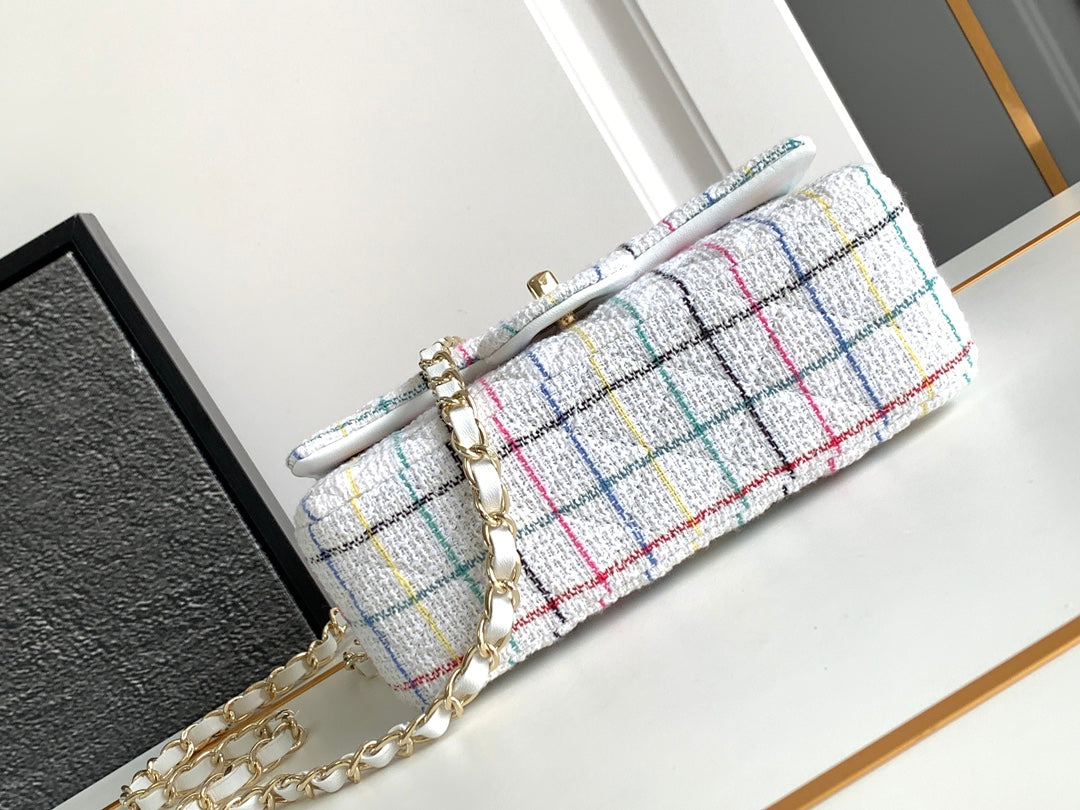 CHANEL MEDIUM 20 FLAP BAG IN WHITE WOOL TWEED