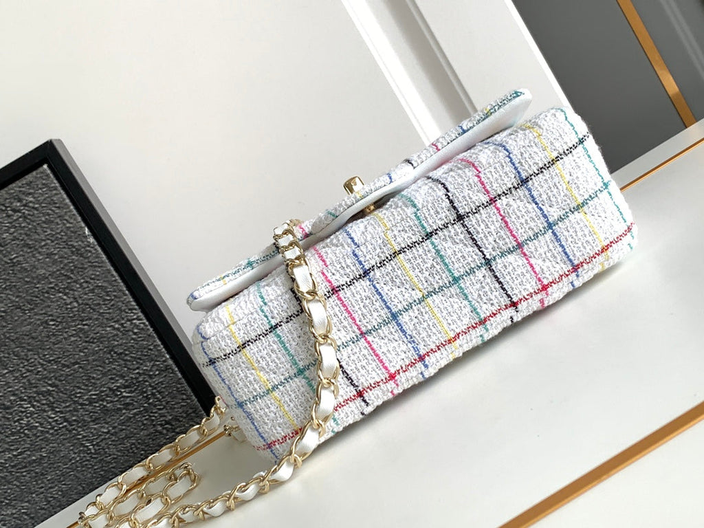 CHANEL MEDIUM 25 FLAP BAG IN WHITE WOOL TWEED
