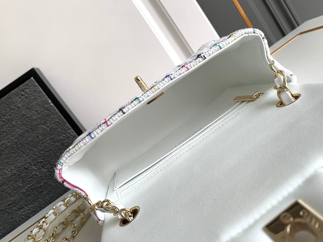 CHANEL MEDIUM 20 FLAP BAG IN WHITE WOOL TWEED
