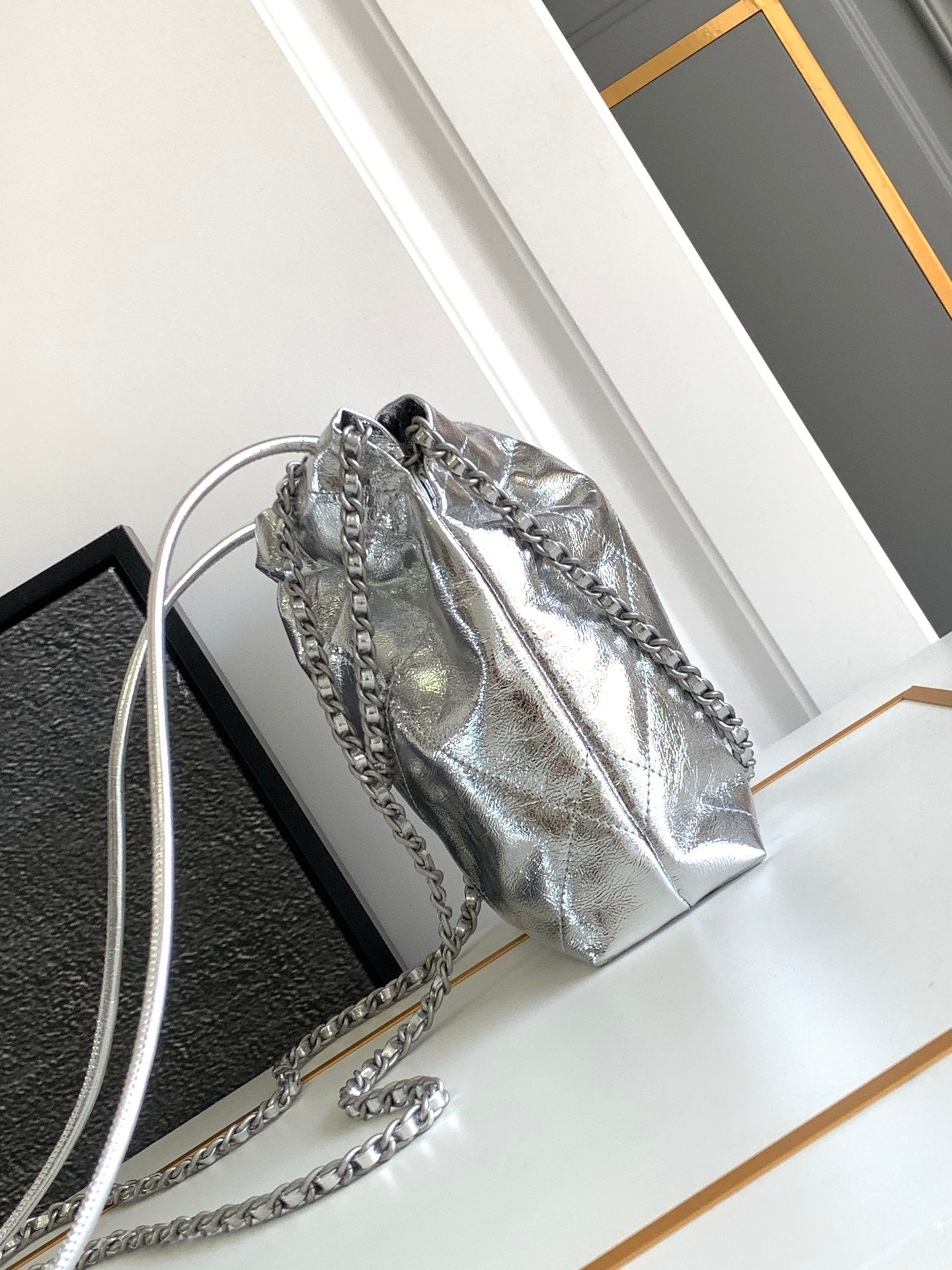 CHANEL 22 BAG IN SILVER SHINY CALFSKIN AND GOLD METAL