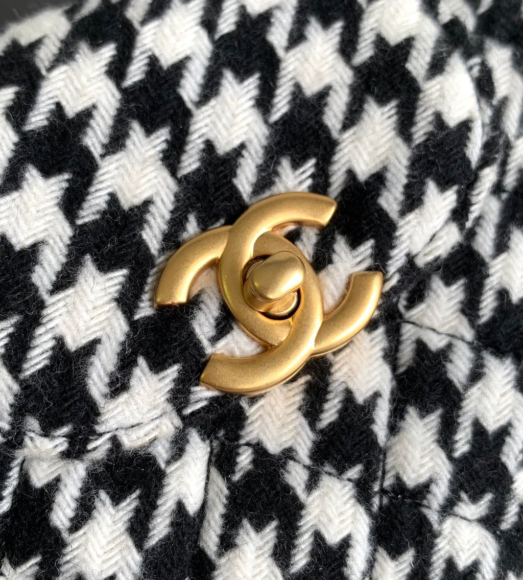 CHANEL SMALL 20 KELLY SHOPPER BLACK MIX WHITE TWEED BRUSHED GOLD HARDWARE
