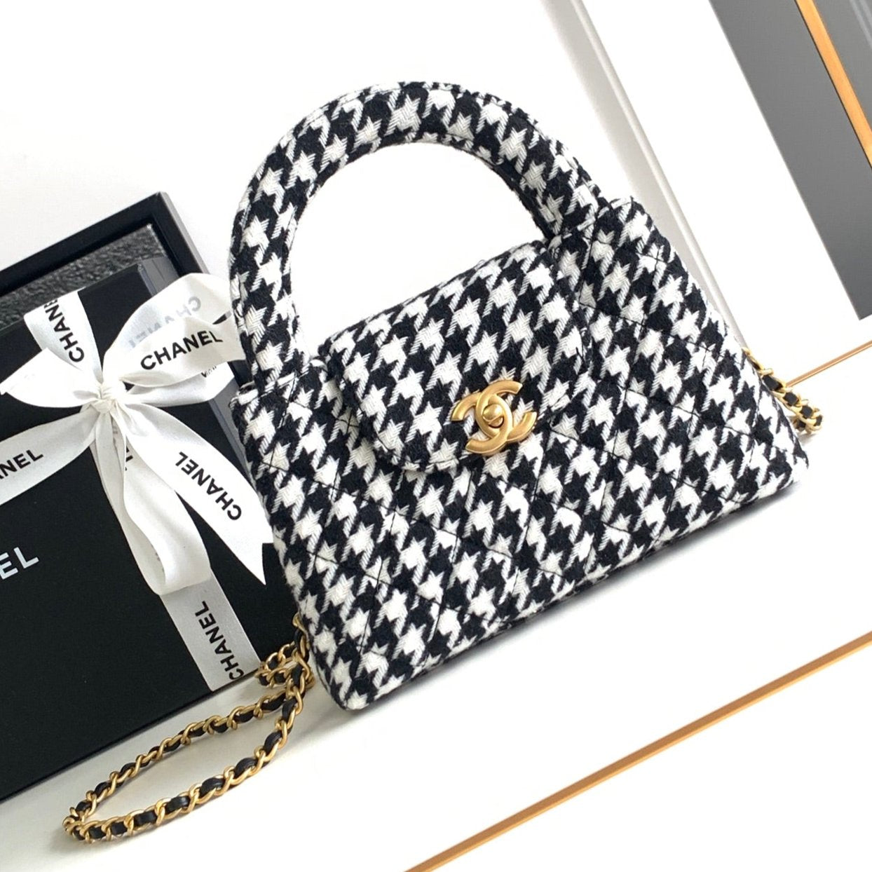 CHANEL SMALL 20 KELLY SHOPPER BLACK MIX WHITE TWEED BRUSHED GOLD HARDWARE