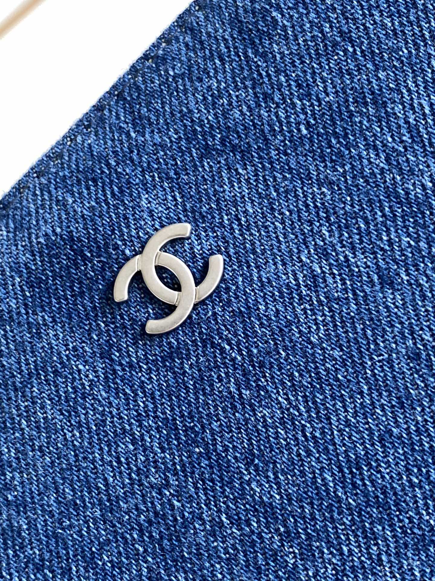 CHANEL MEDIUM 37 BAG IN NAVY BLUE DENIM