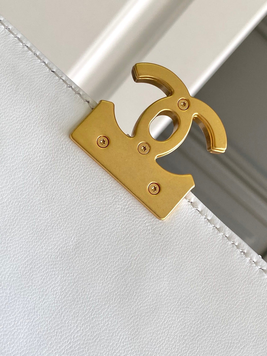 CHANEL MINI 20 FLAP BAG IN WHITE LAMBSKIN GOLD HARDWARE