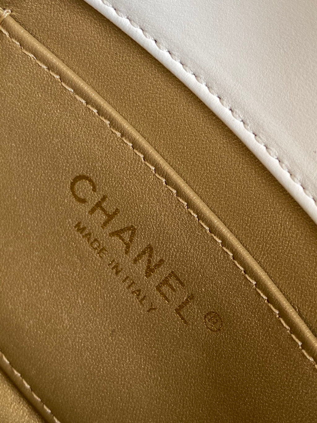 CHANEL MINI 20 FLAP BAG IN WHITE LAMBSKIN GOLD HARDWARE