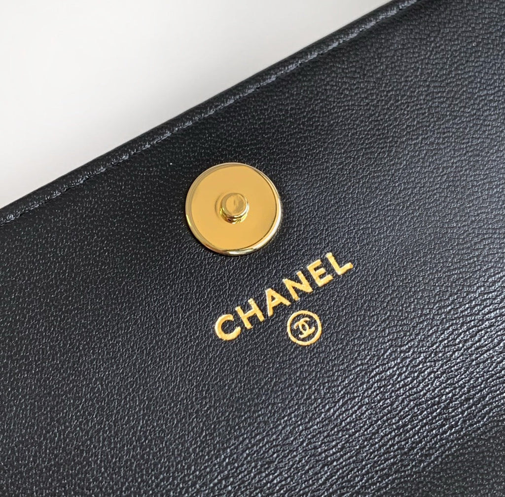 CHANEL 18 FLAP BAG WITH HANDLE IN BLACK CALFSKIN