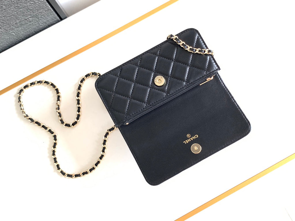 CHANEL 18 FLAP BAG WITH HANDLE IN BLACK CALFSKIN