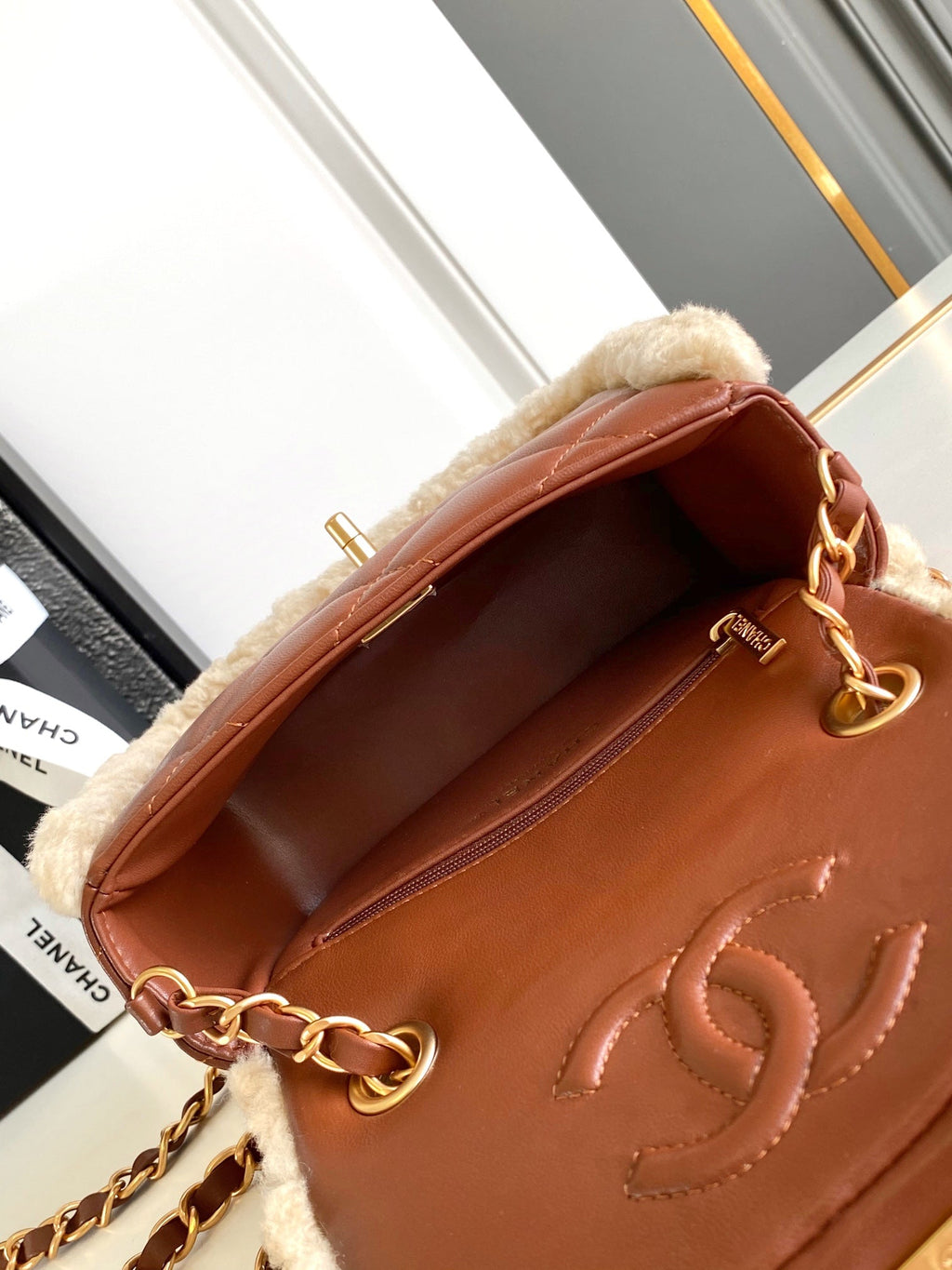 CHANEL 25S FLAP BAG 18 CM IN BEIGE WOOL AND BROWN LAMBSKIN