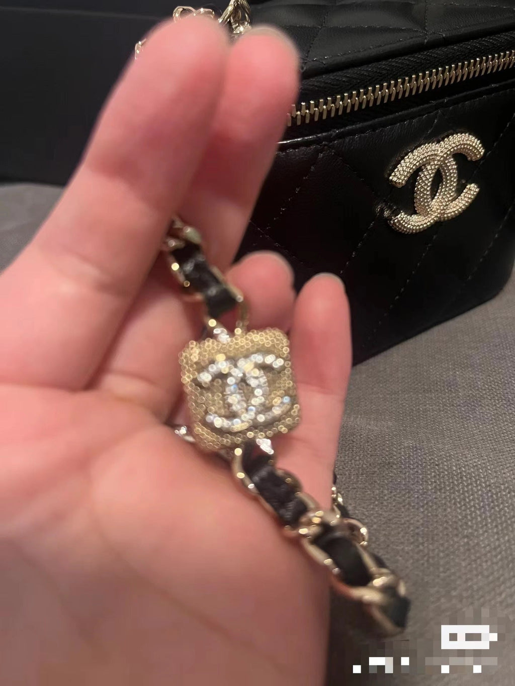 CHANEL SMALL VANITY CASE 11 IN BLACK CALFSKIN GOLD HARDWARE