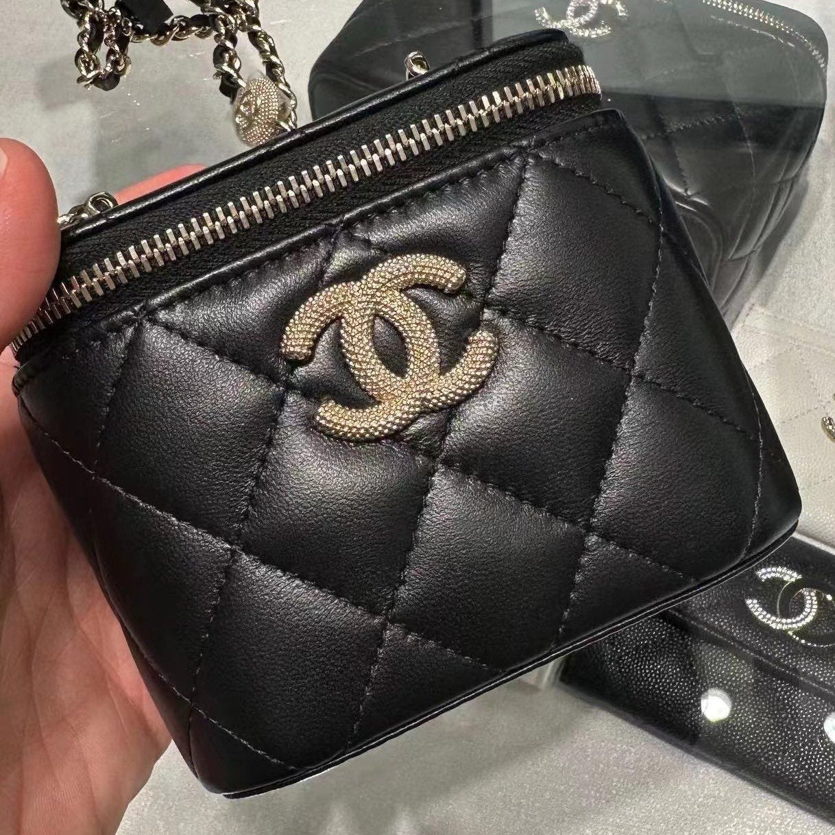CHANEL SMALL VANITY CASE 11 IN BLACK CALFSKIN GOLD HARDWARE