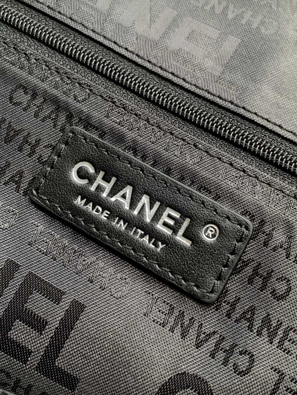 CHANEL SHOULDER BAG 40 IN BLACK SOFT LAMBSKIN EMBOSSED LOGO SILVER HARDWARE