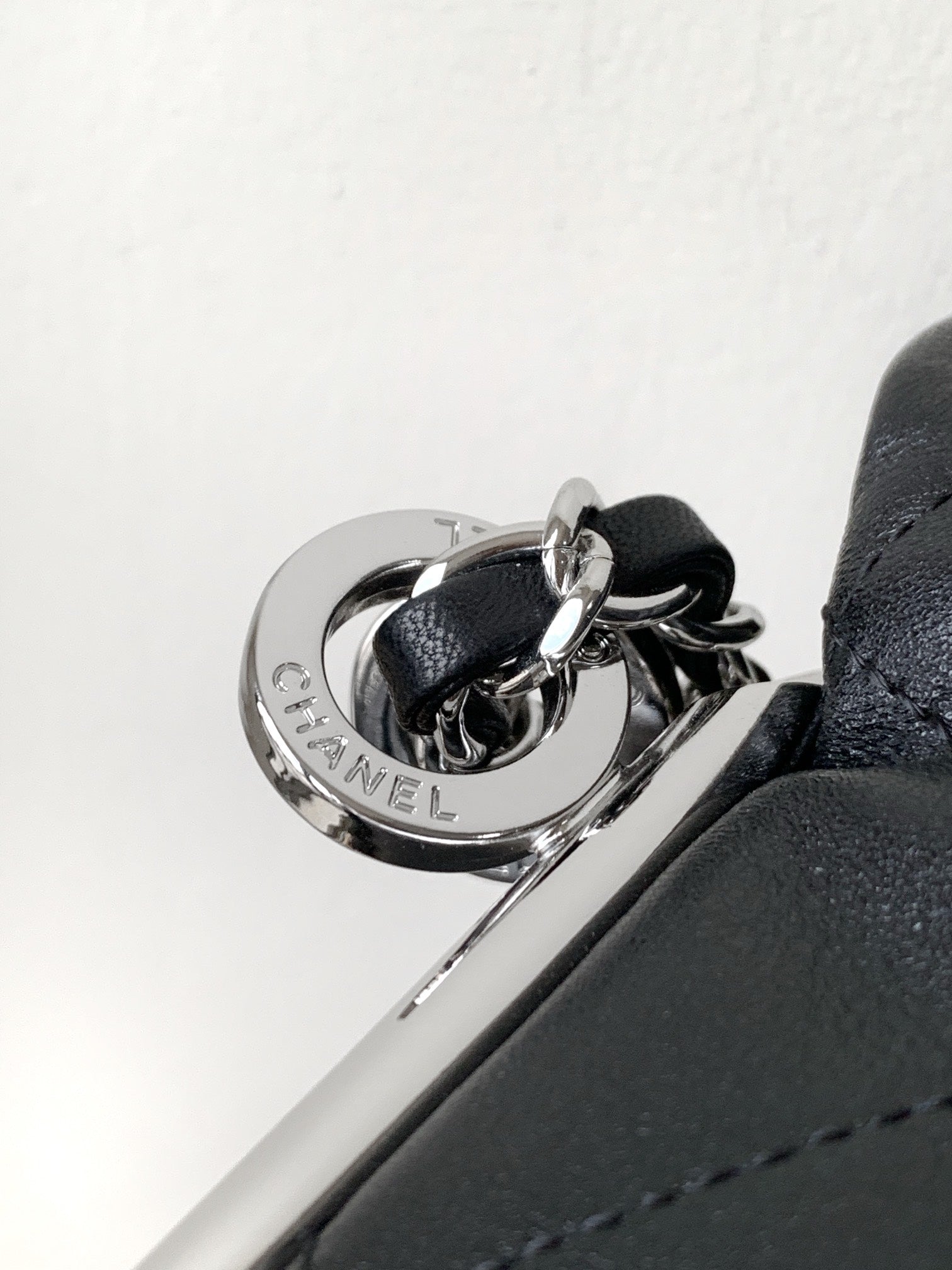 CHANEL SHOULDER BAG 40 IN BLACK SOFT LAMBSKIN EMBOSSED LOGO SILVER HARDWARE