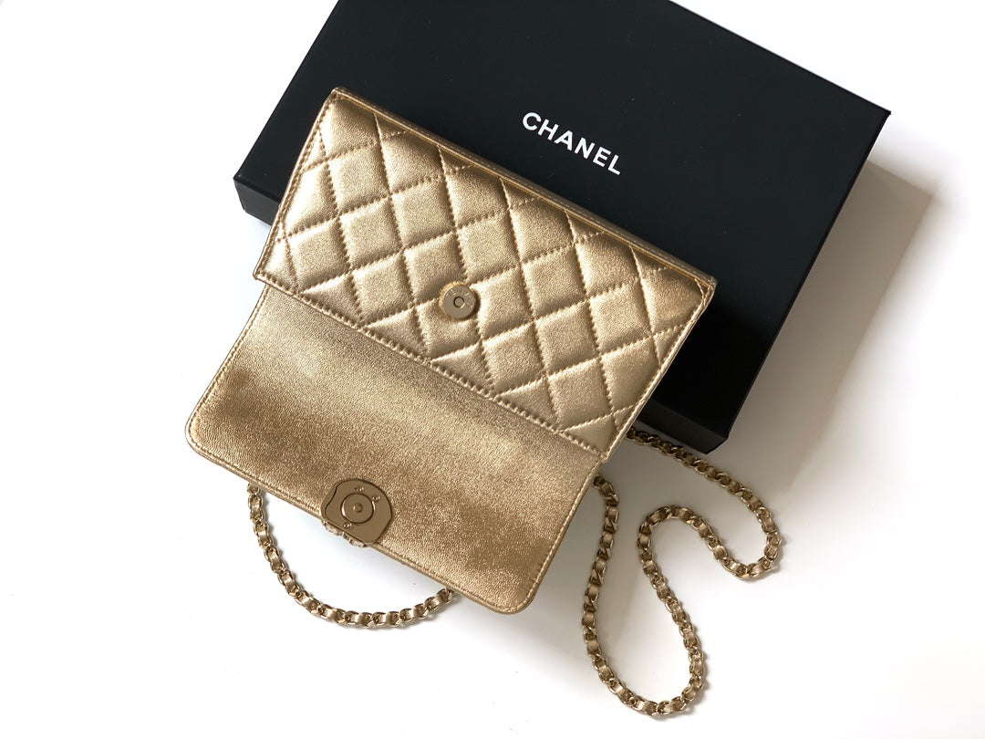 CHANEL 25S KELLY BAG 18 IN GOLD METALLIC LAMBSKIN WITH GOLD HARDWARE