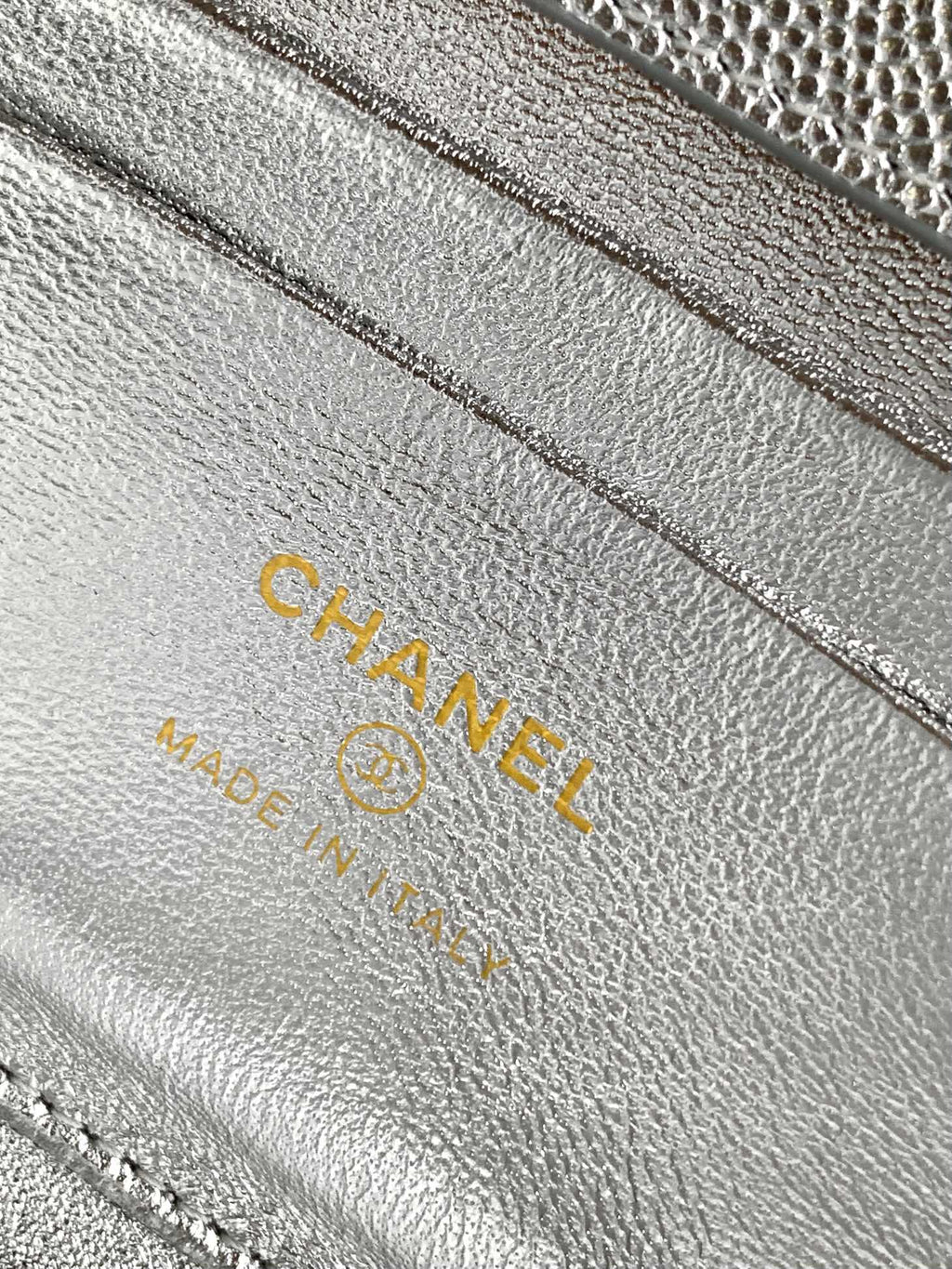 CHANEL 25S KELLY BAG 18 IN SILVER CAVIAR LEATHER WITH GOLD HARDWARE STYLE 2
