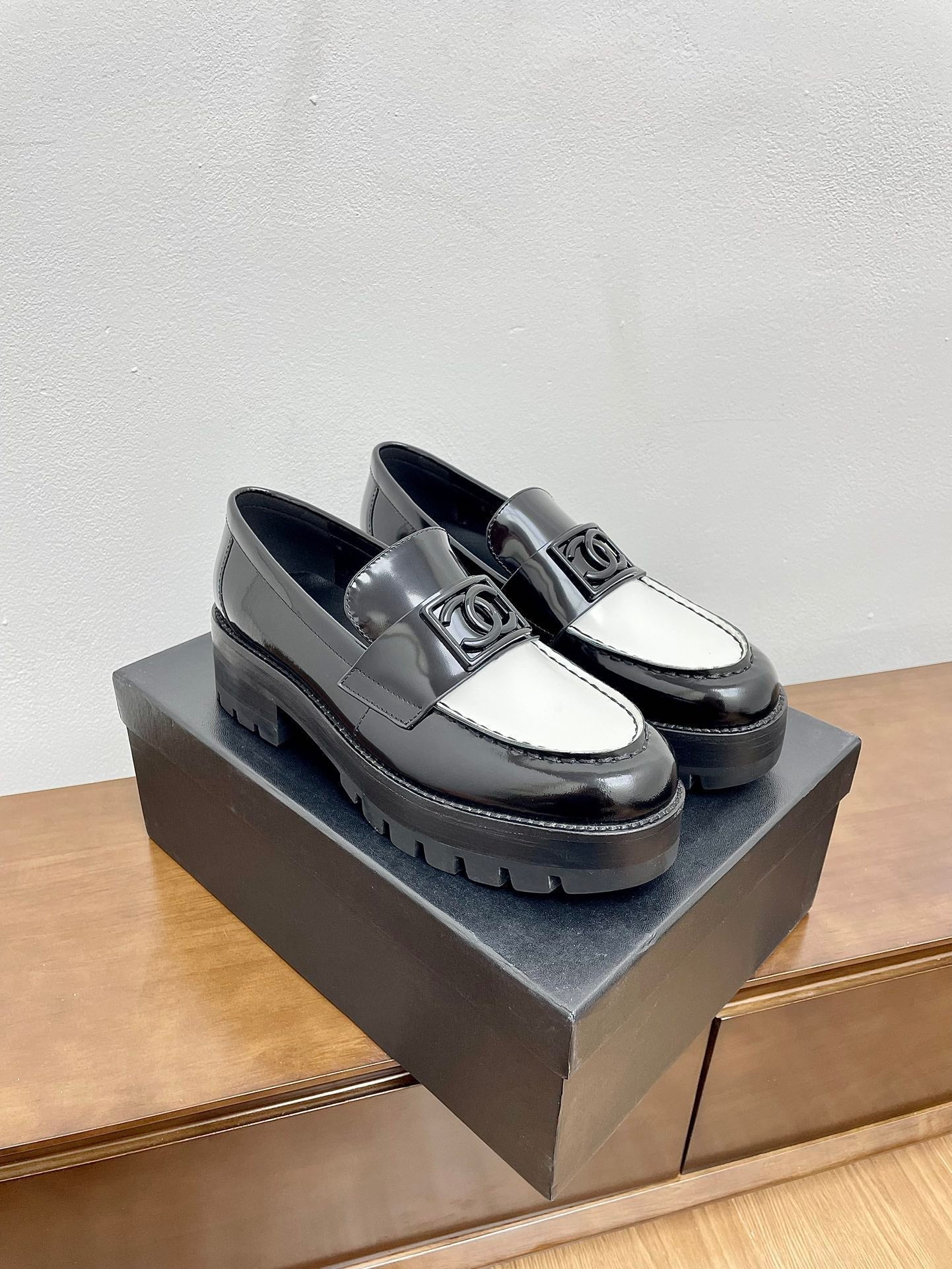 CHANEL LOAFER BLACK MIX WHITE CALFSKIN