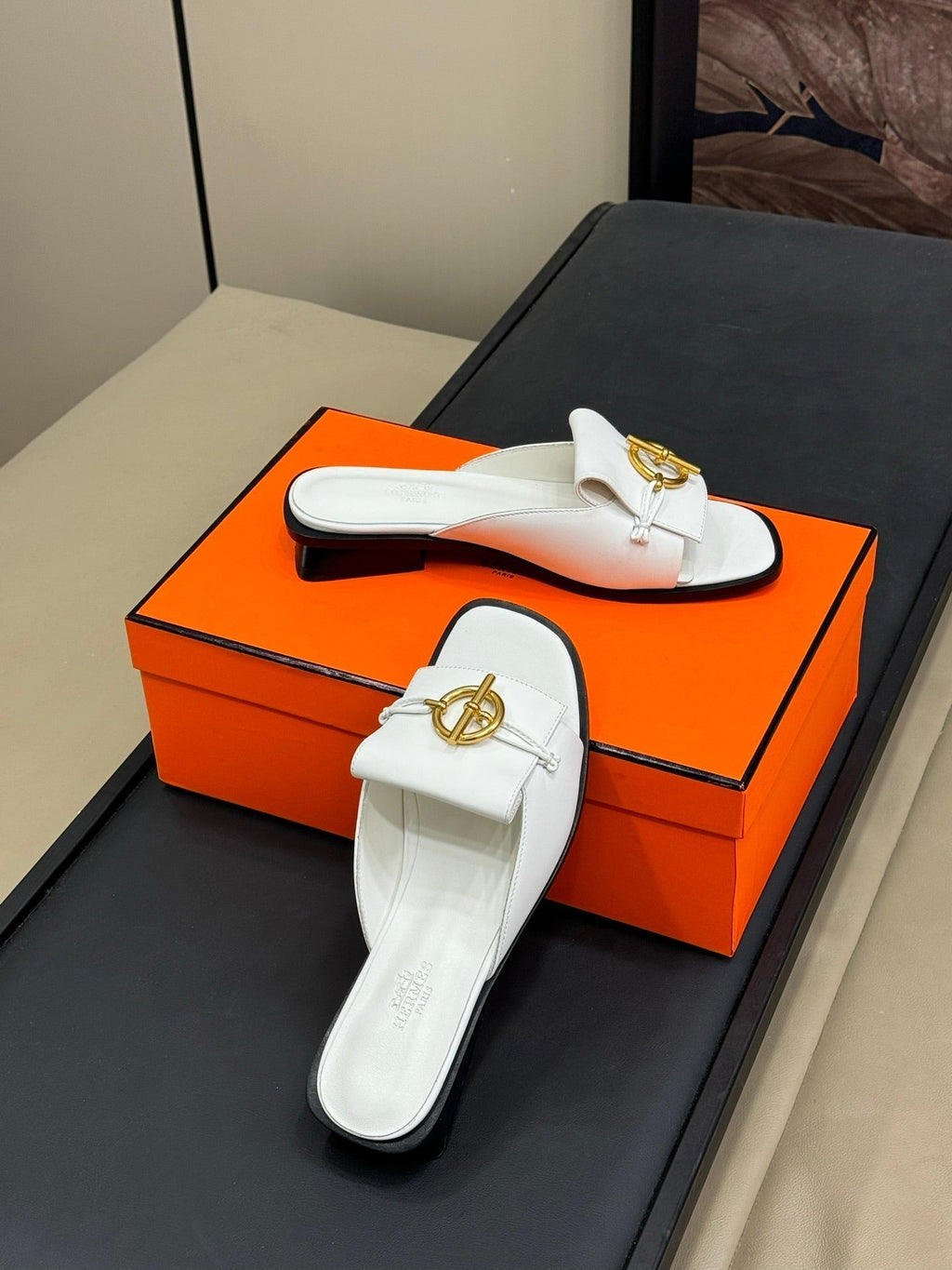 HERMES ISLE SANDAL IN WHITE CALFSKIN