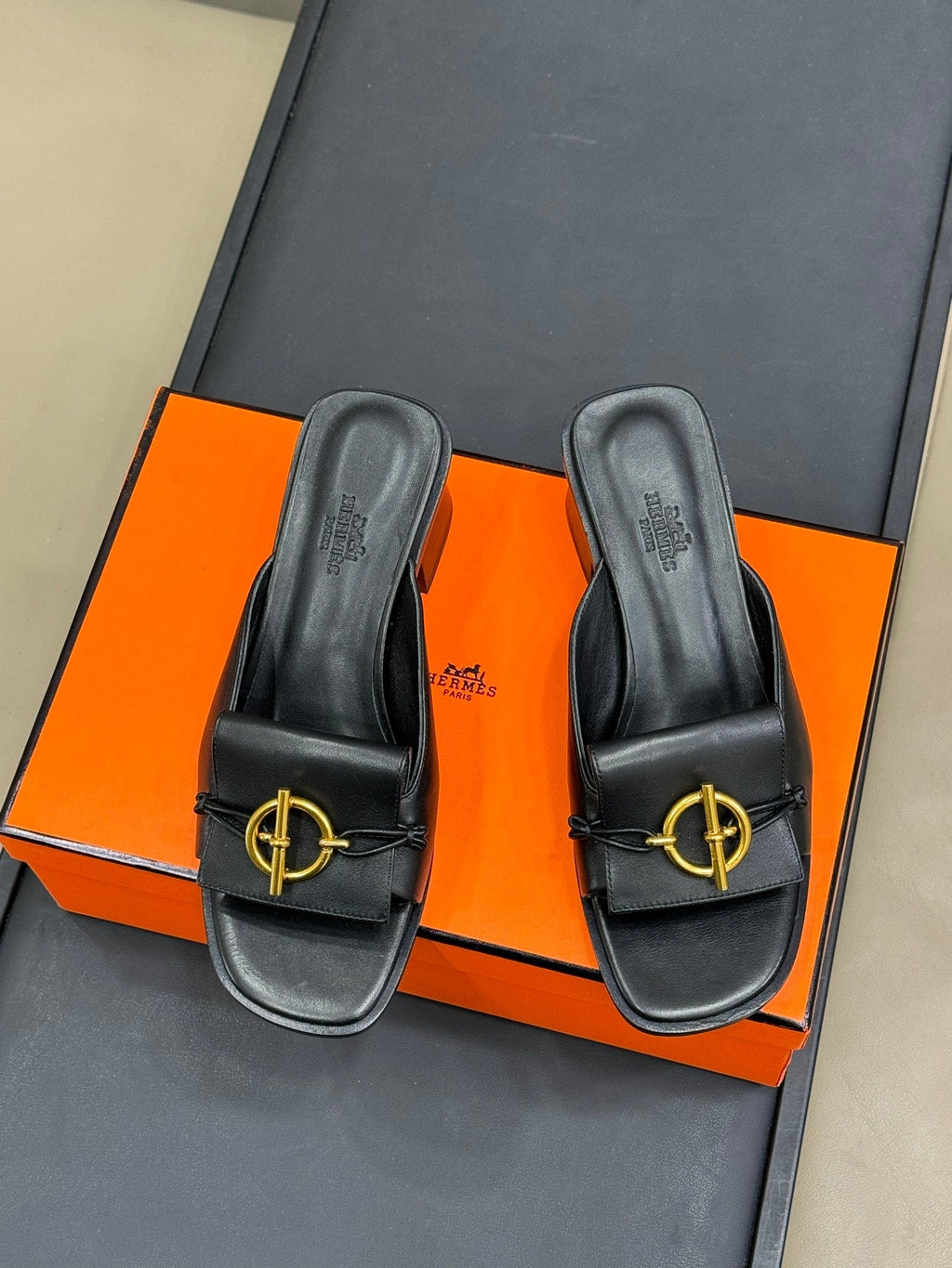 HERMES ISLE SANDAL IN BLACK CALFSKIN