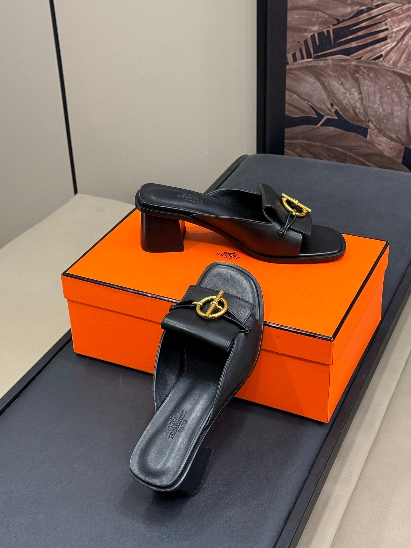HERMES ISLE SANDAL IN BLACK CALFSKIN