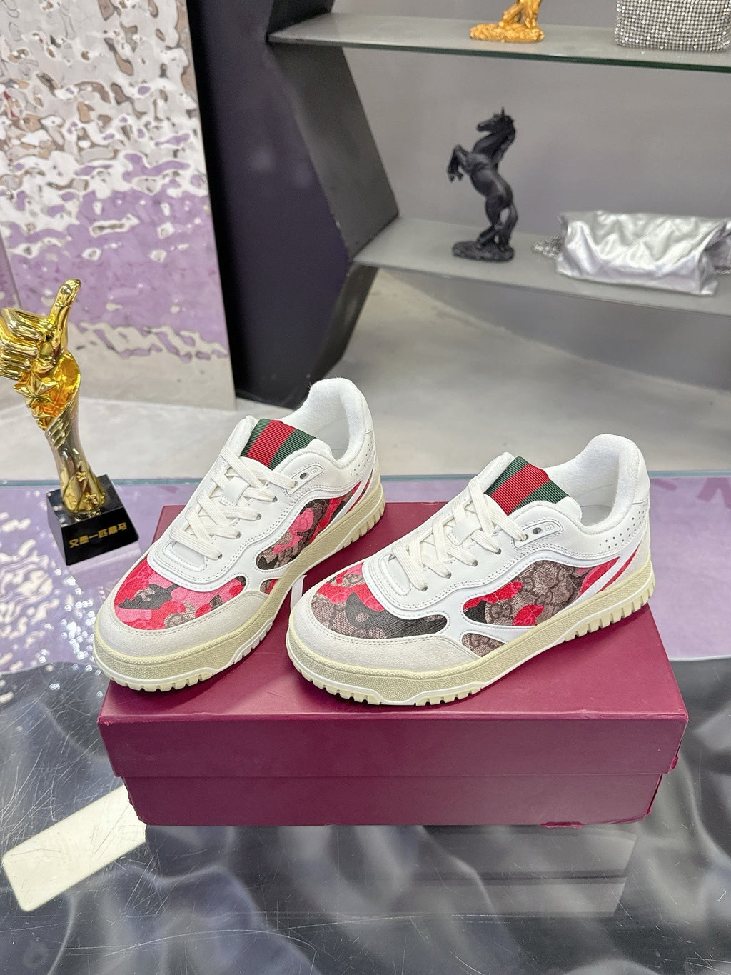 GUCCI 26S SNEAKER IN WHITE AND RED CALFSKIN
