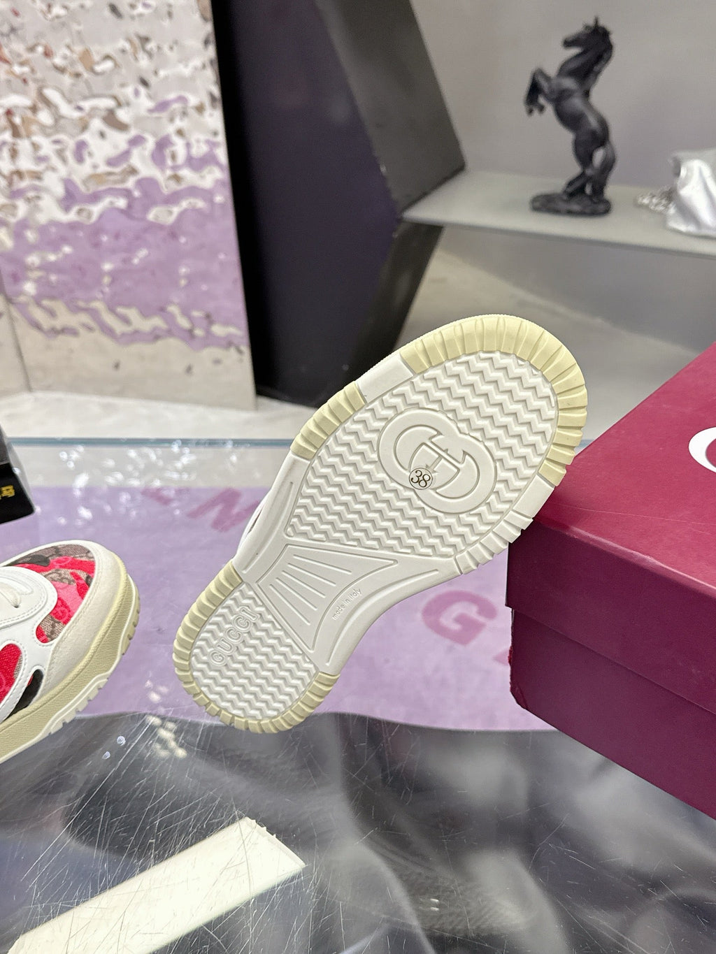 GUCCI 26S SNEAKER IN WHITE AND RED CALFSKIN
