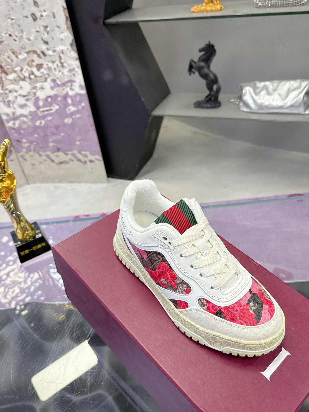 GUCCI 26S SNEAKER IN WHITE AND RED CALFSKIN