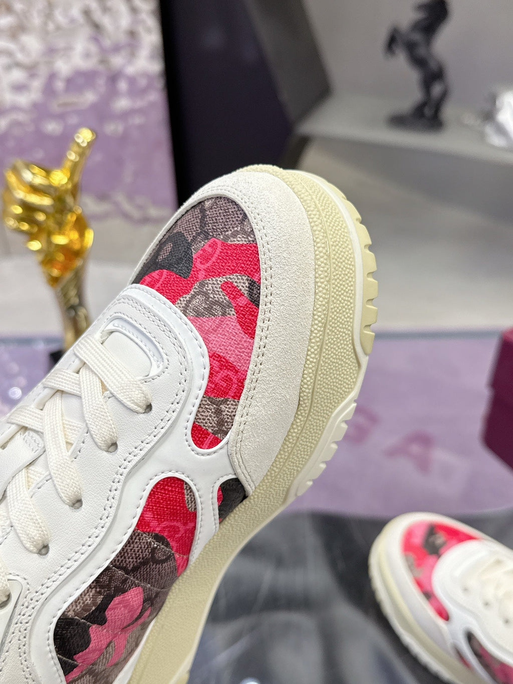 GUCCI 26S SNEAKER IN WHITE AND RED CALFSKIN