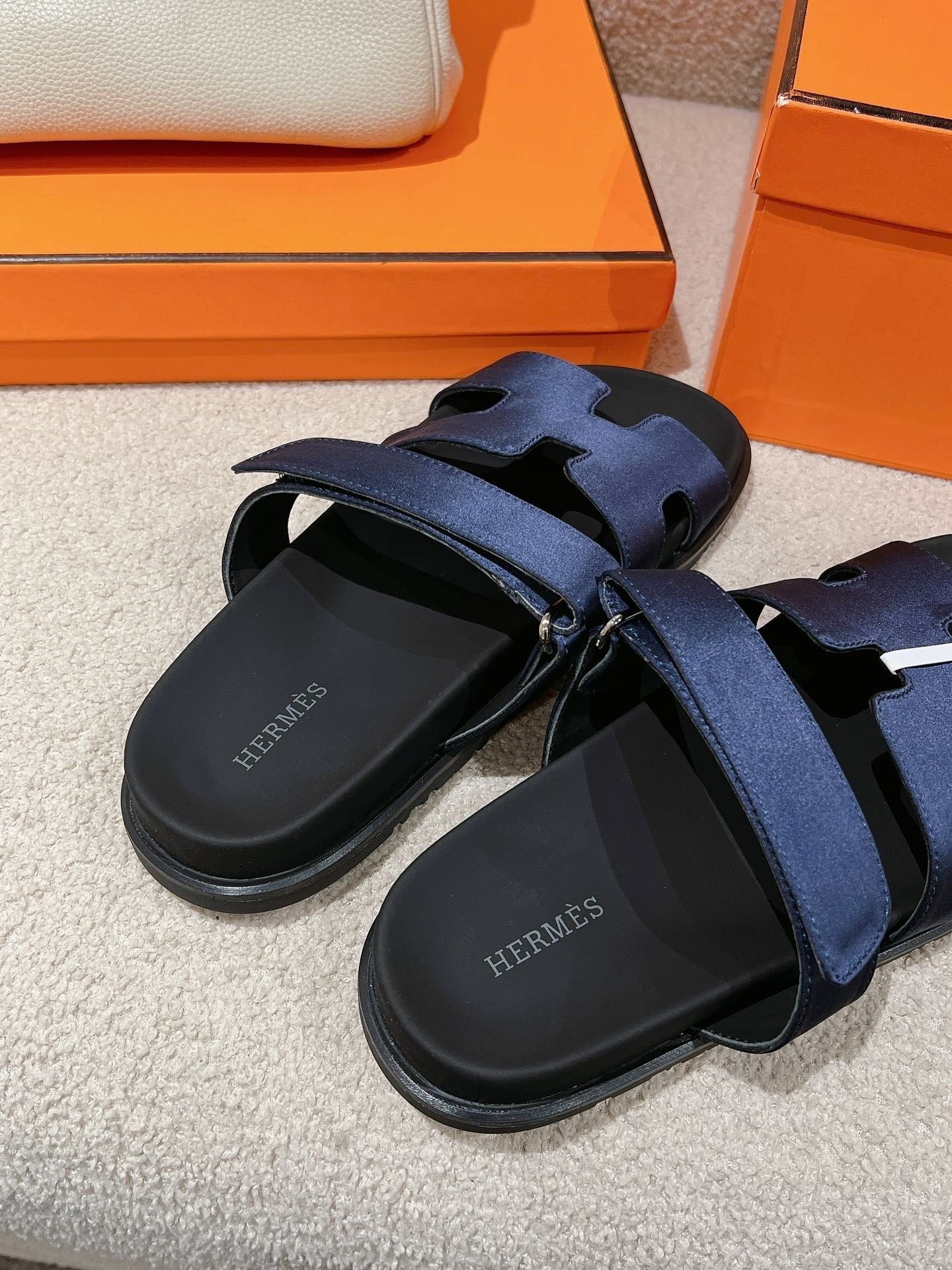 HERMES CHYPRE SANDAL BLACK MIX LIGHT BERRY CALFSKIN