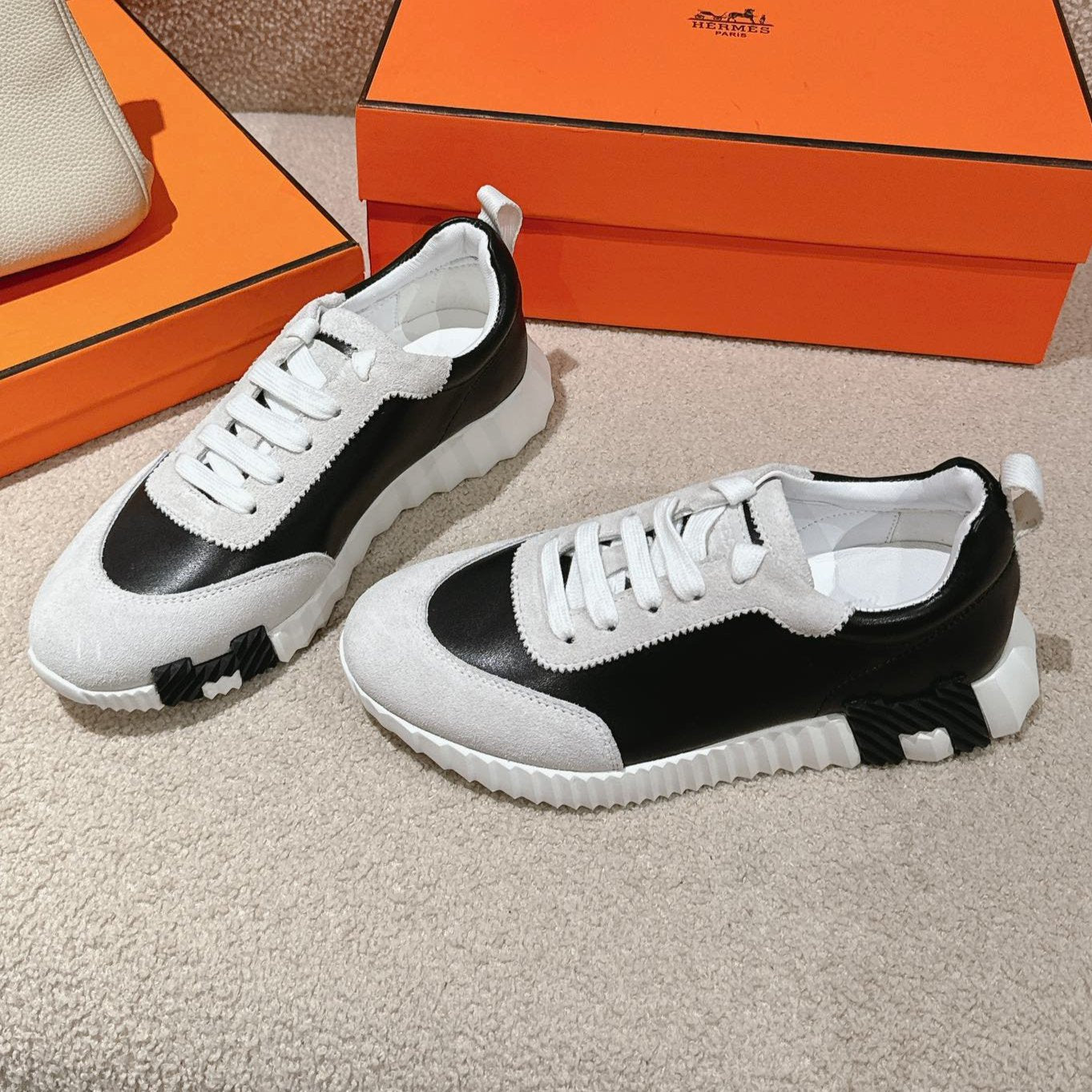 HERMES MAINLAND SNEAKER IN PALE GRAY SUEDE AND BLACK CALFSKIN