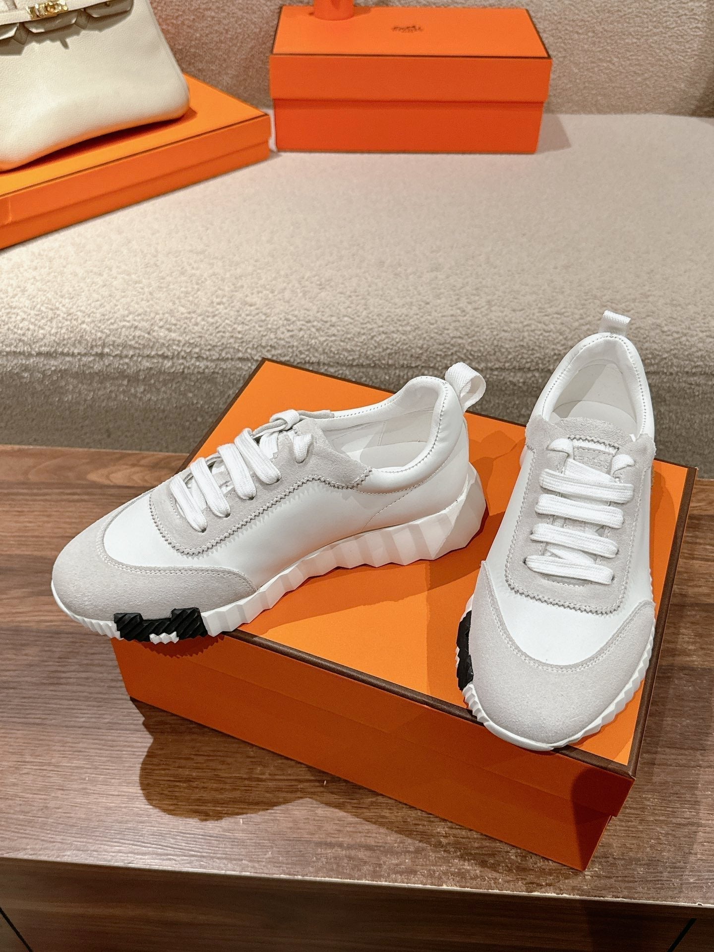 HERMES MAINLAND SNEAKER IN PALE GRAY SUEDE AND WHITE CALFSKIN 959308