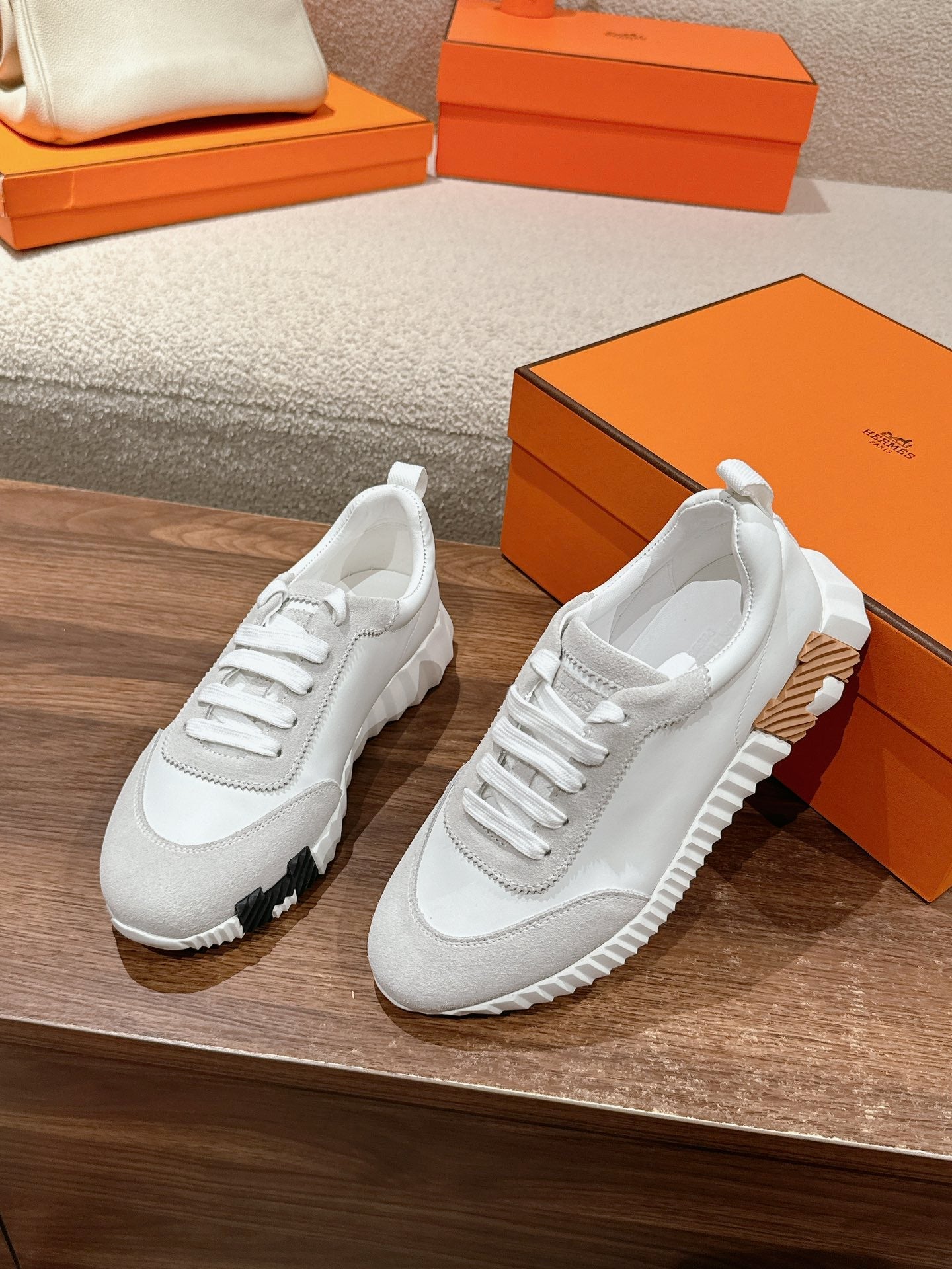 HERMES MAINLAND SNEAKER IN PALE GRAY SUEDE AND WHITE CALFSKIN 959308