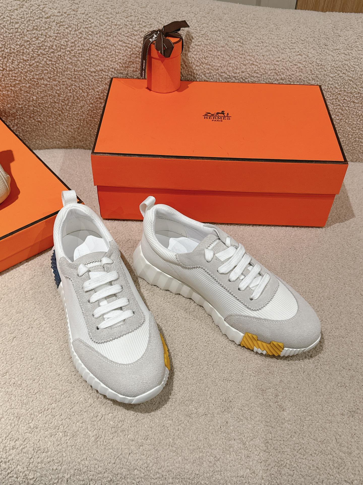 HERMES MAINLAND SNEAKER IN PALE GRAY SUEDE AND WHITE BREATHABLE MESH FABRIC 959352