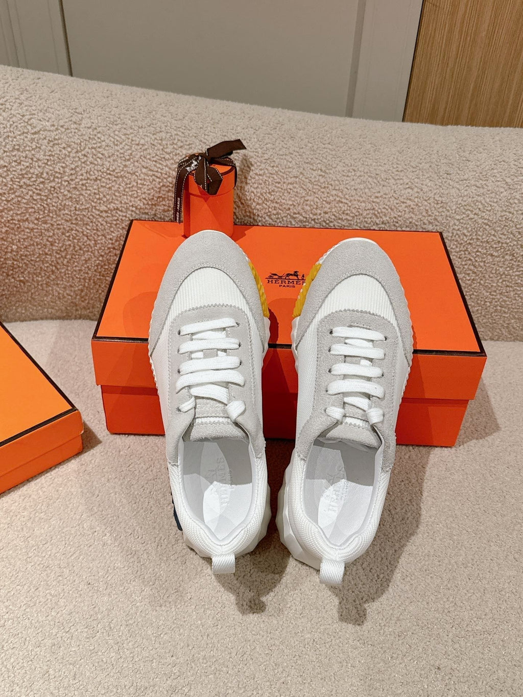 HERMES MAINLAND SNEAKER IN PALE GRAY SUEDE AND WHITE BREATHABLE MESH FABRIC 959352